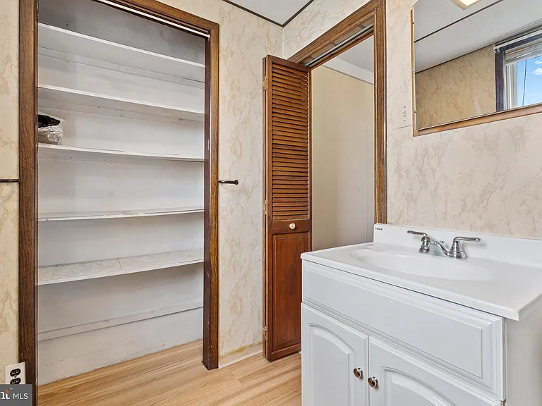3068 Livingston St — Photo 13