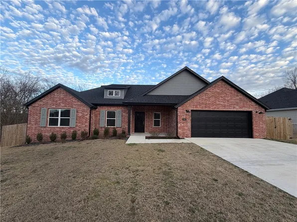 18 Olmsted Cir, Bella Vista, AR 72715