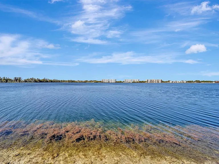 117 Lake Emerald Dr #408 — Photo 38
