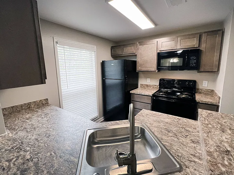 Woodhills Apartments — Photo 79