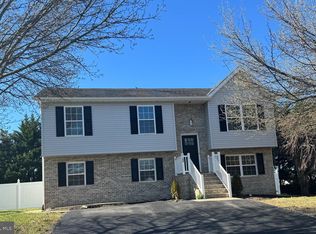 140 Hillview Dr, Maurertown, VA 22644