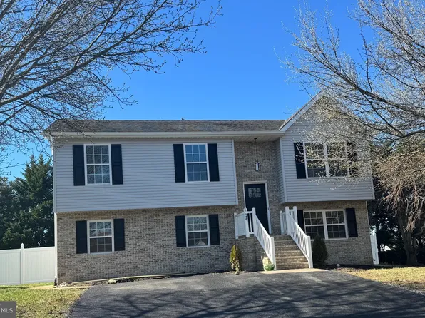140 Hillview Dr, Maurertown, VA 22644