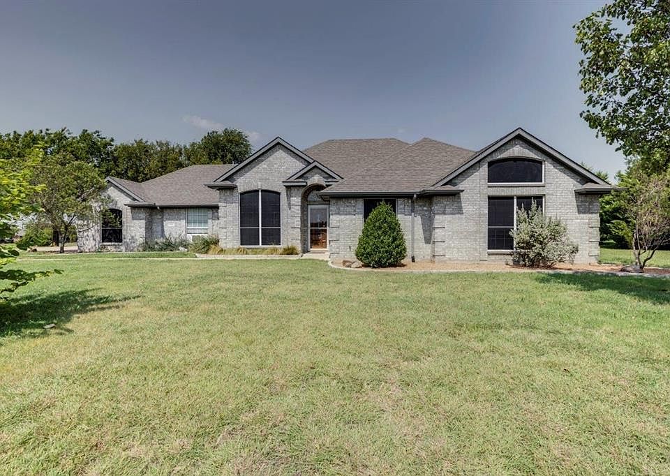1st image of 880 Lakeridge Dr