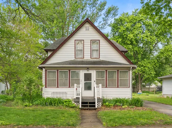 215 S Maple Ave, Ames, IA 50010