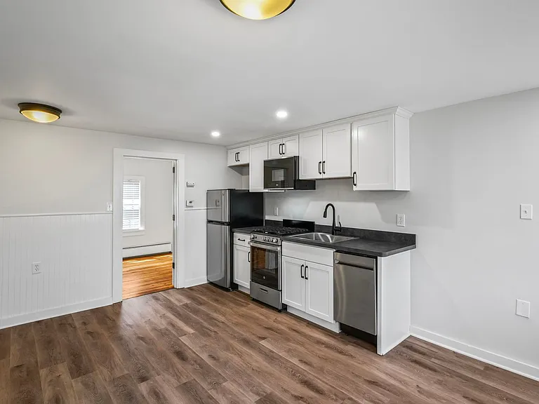35 Saratoga Ave — Photo 8