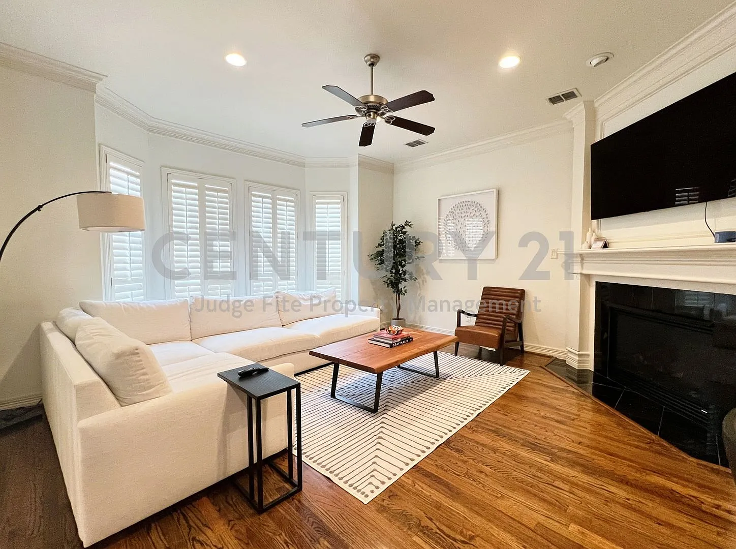 3895.00 Per Month For An 18 Month Lease Term! Tastefully Updated 3-Story 3/3.5/2 Townhome In The ... — Photo 1