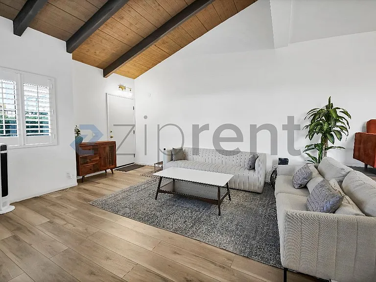 10444 Canoga Ave #40 — Photo 5