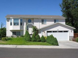 214 Rolling Hills Dr, Elko, NV 89801