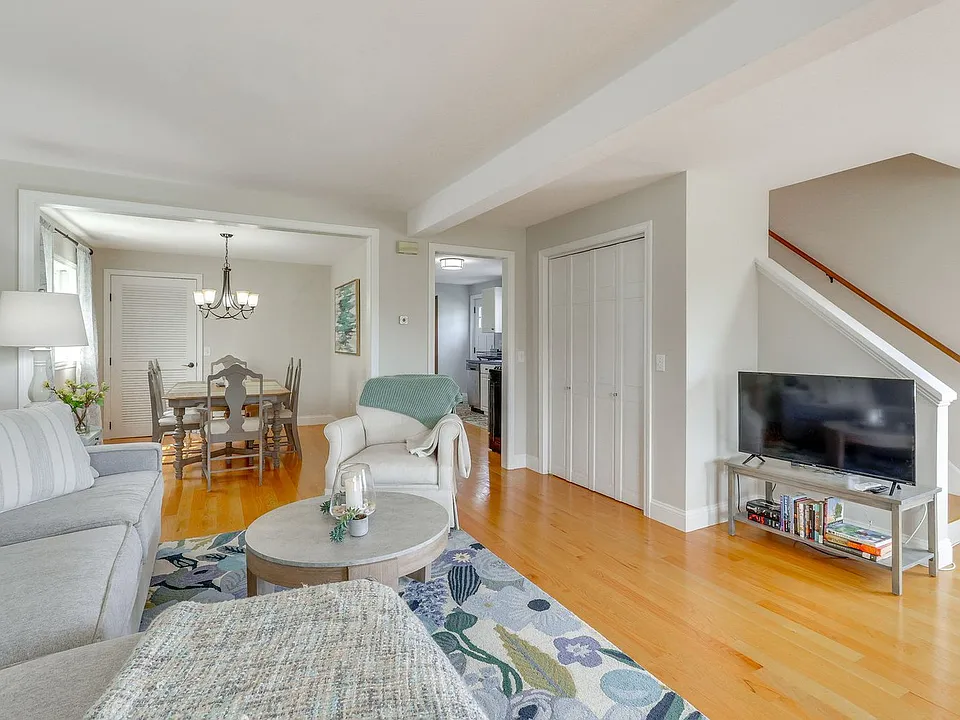 47 Cosey Beach Ave #ID1626433P