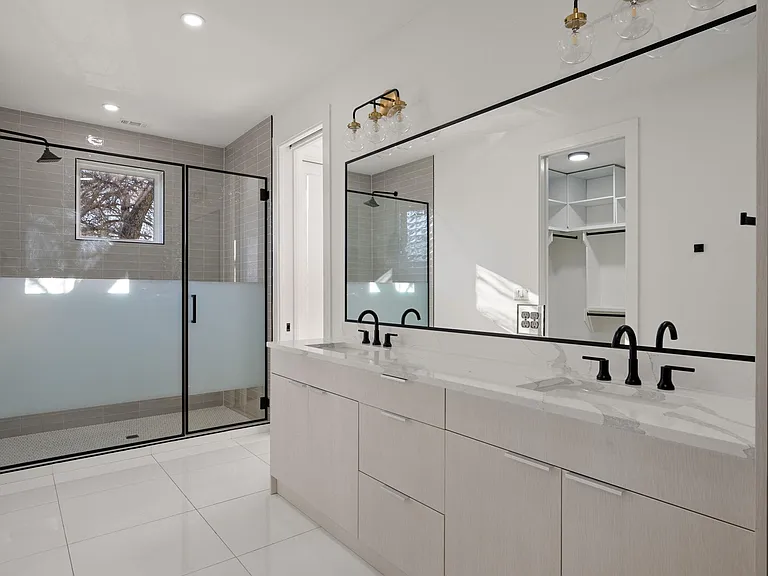 910 Nalide St #B — Photo 23