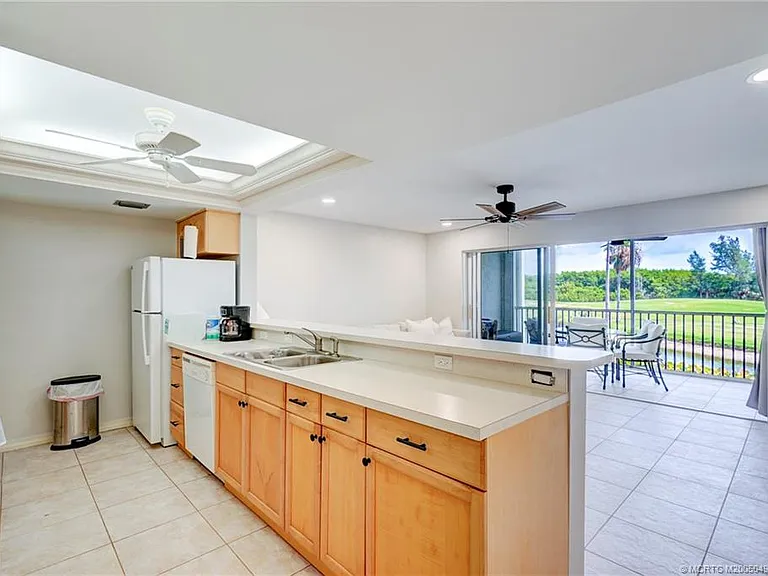 5539 NE Gulfstream Way — Photo 7