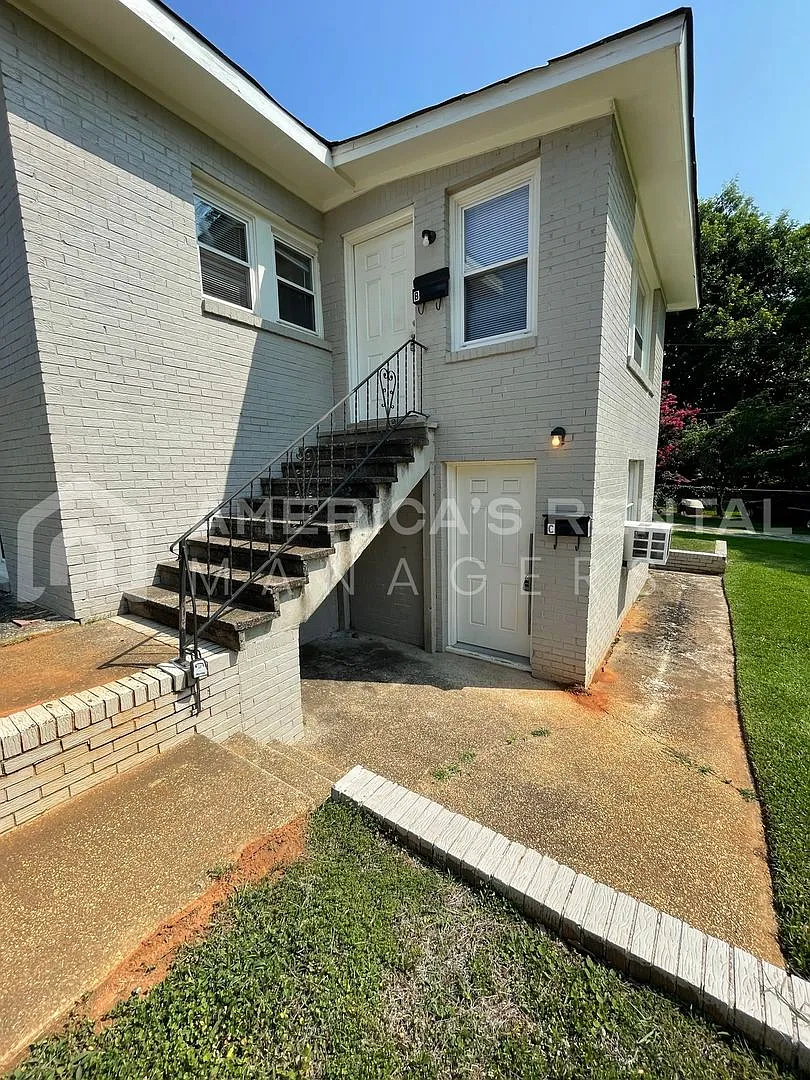 1701 Berkley Avenue — Photo 3