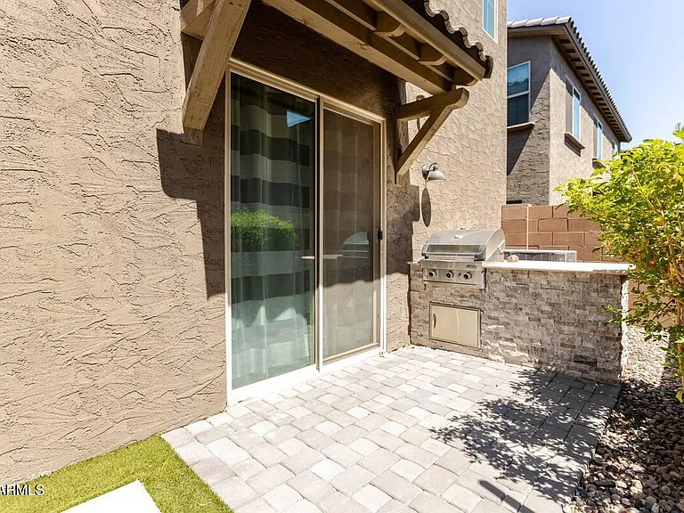 7043 E Portland St — Photo 37