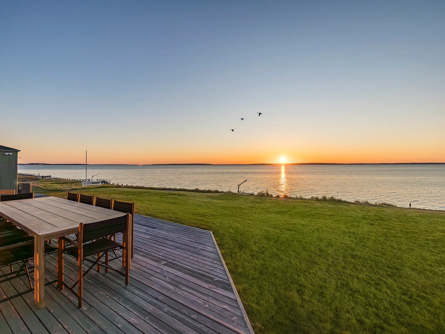 Sag Harbor Open-Bay Waterfront Luxury Rental | Heated Gunite Pool — Photo 3