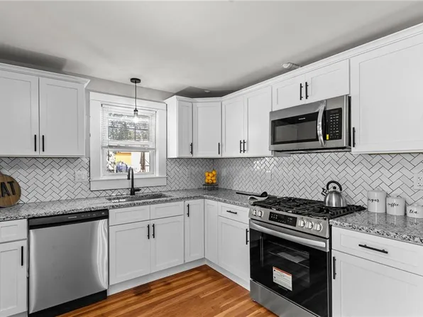 19 Gordon Ave, Warwick, RI 02889