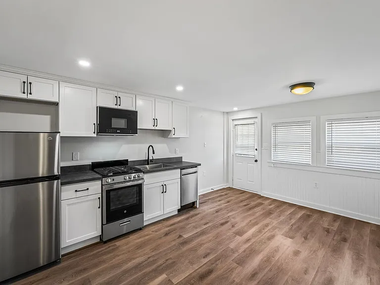 35 Saratoga Ave — Photo 1