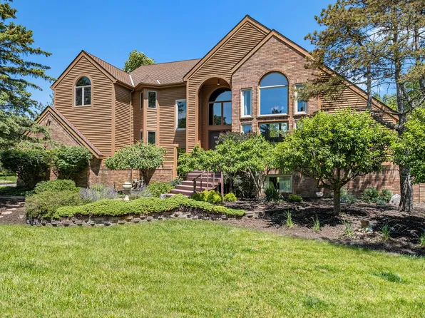 4972 Starak Ln, Ann Arbor, MI 48105