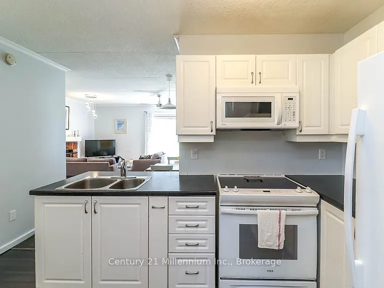 15 Dawson Dr #6 — Photo 11
