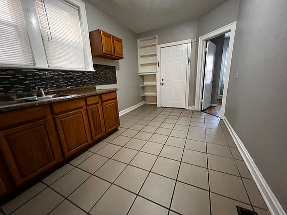 4th image of 8124 S Maryland Ave