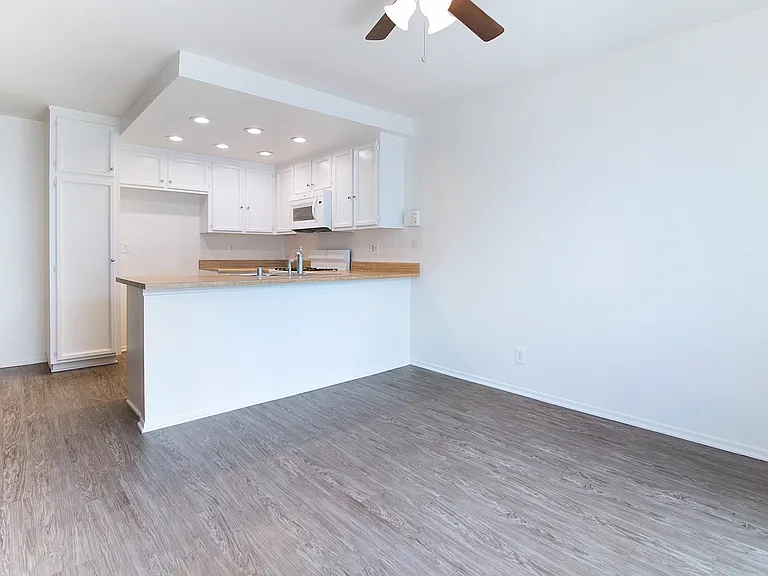Los Timbres Street Duplex — Photo 6