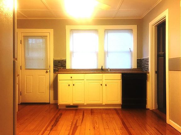 3rd image of 29 Forest Ave #29