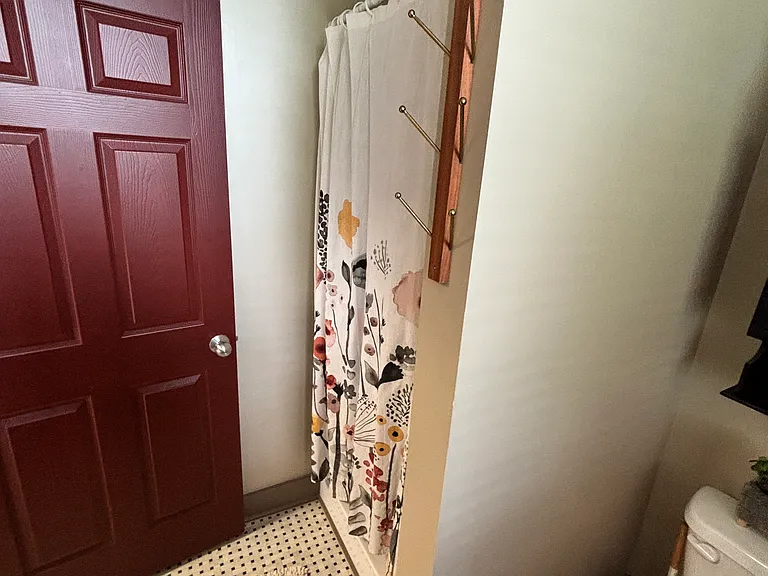 214 E Broad St #B — Photo 16