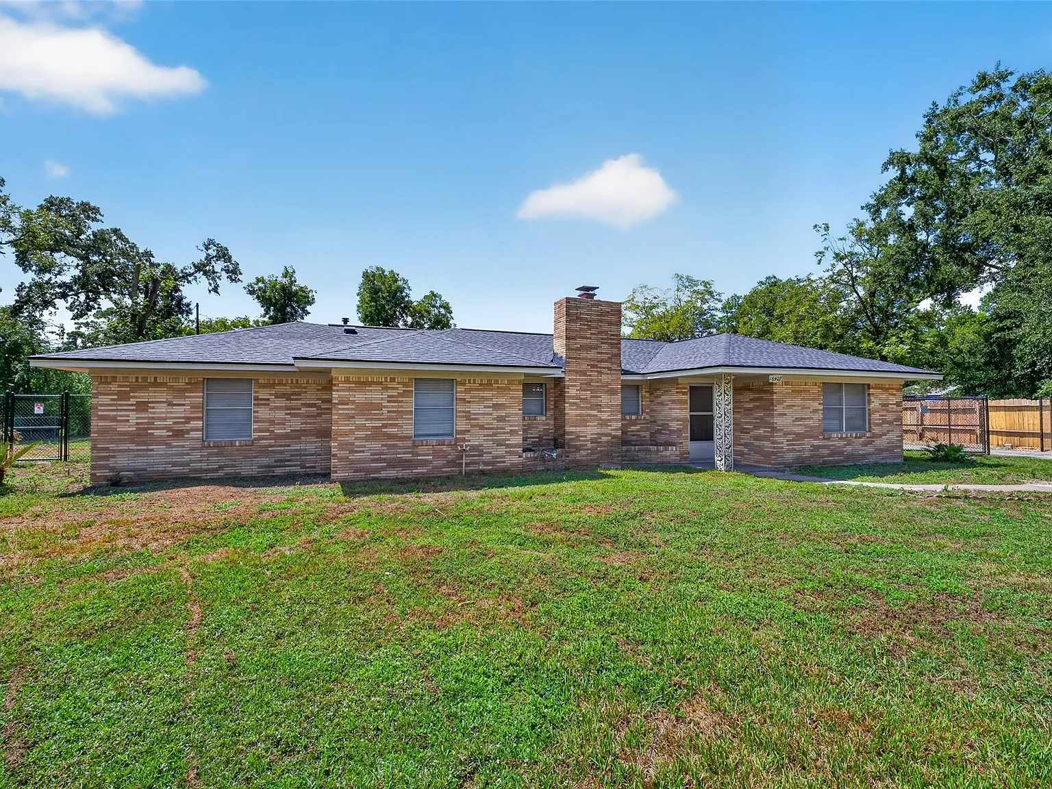 3 bed, 2.0 bath, 1856 sqft, $1,950 — Photo 2