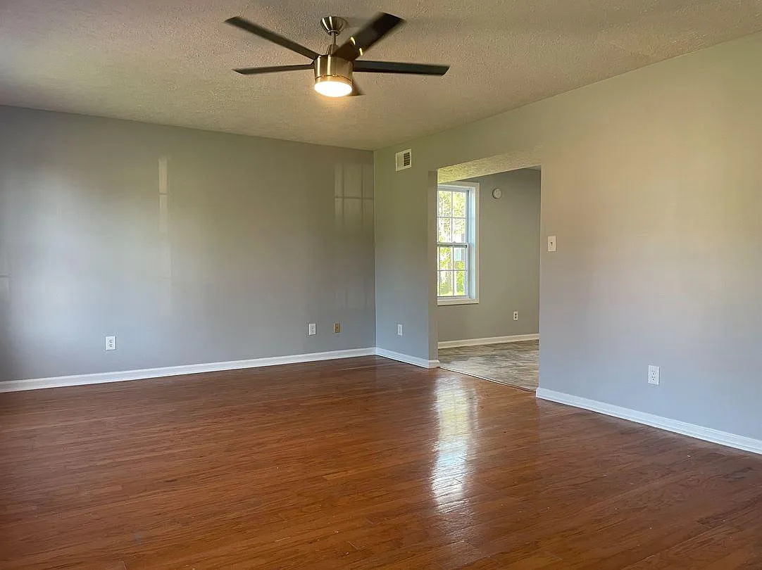1686 Classic View Dr — Photo 2