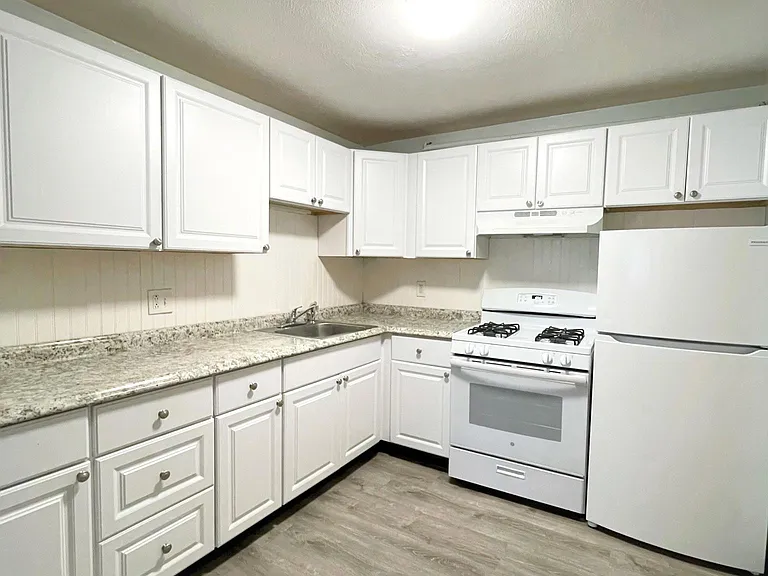 211 W Squantum St #1T — Photo 1