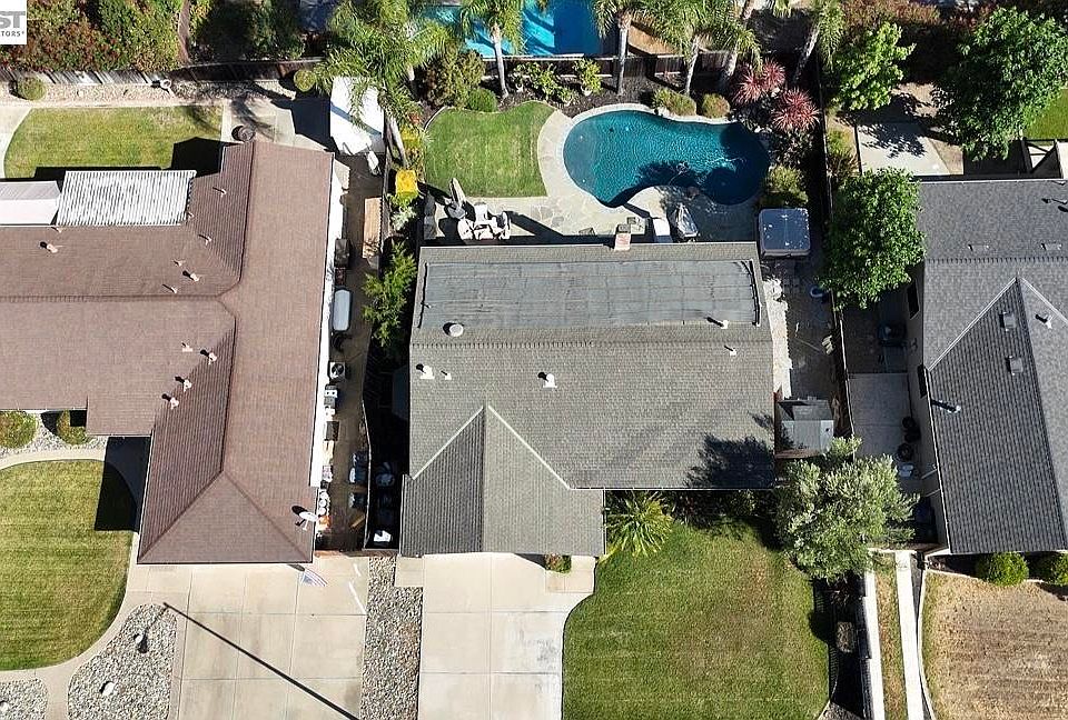 2nd image of 118 Diamond Dr