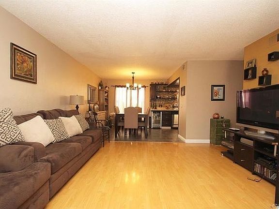 2nd image of 1931 Huntington Dr Unit D