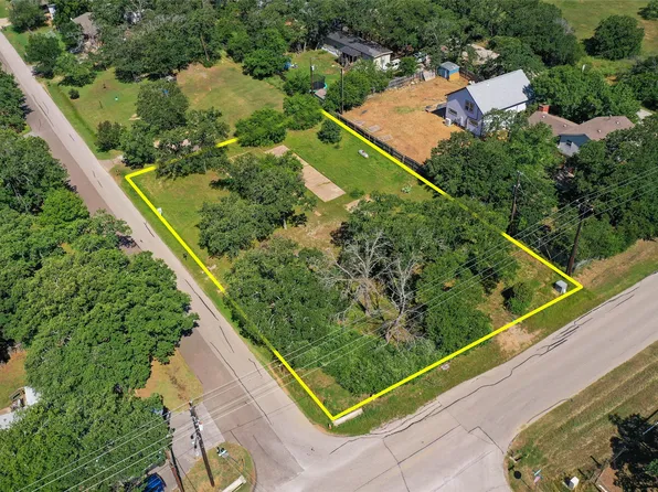 1102 Maple Dr, Bartonville, TX 76226