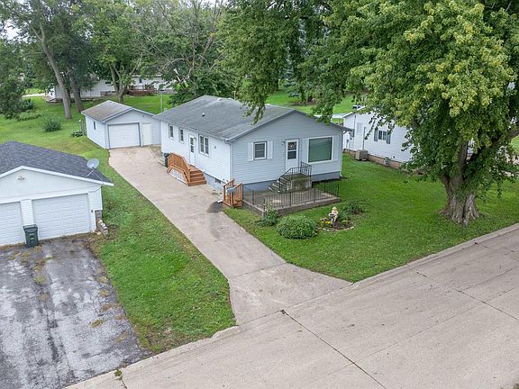 2nd image of 703 Oak St
