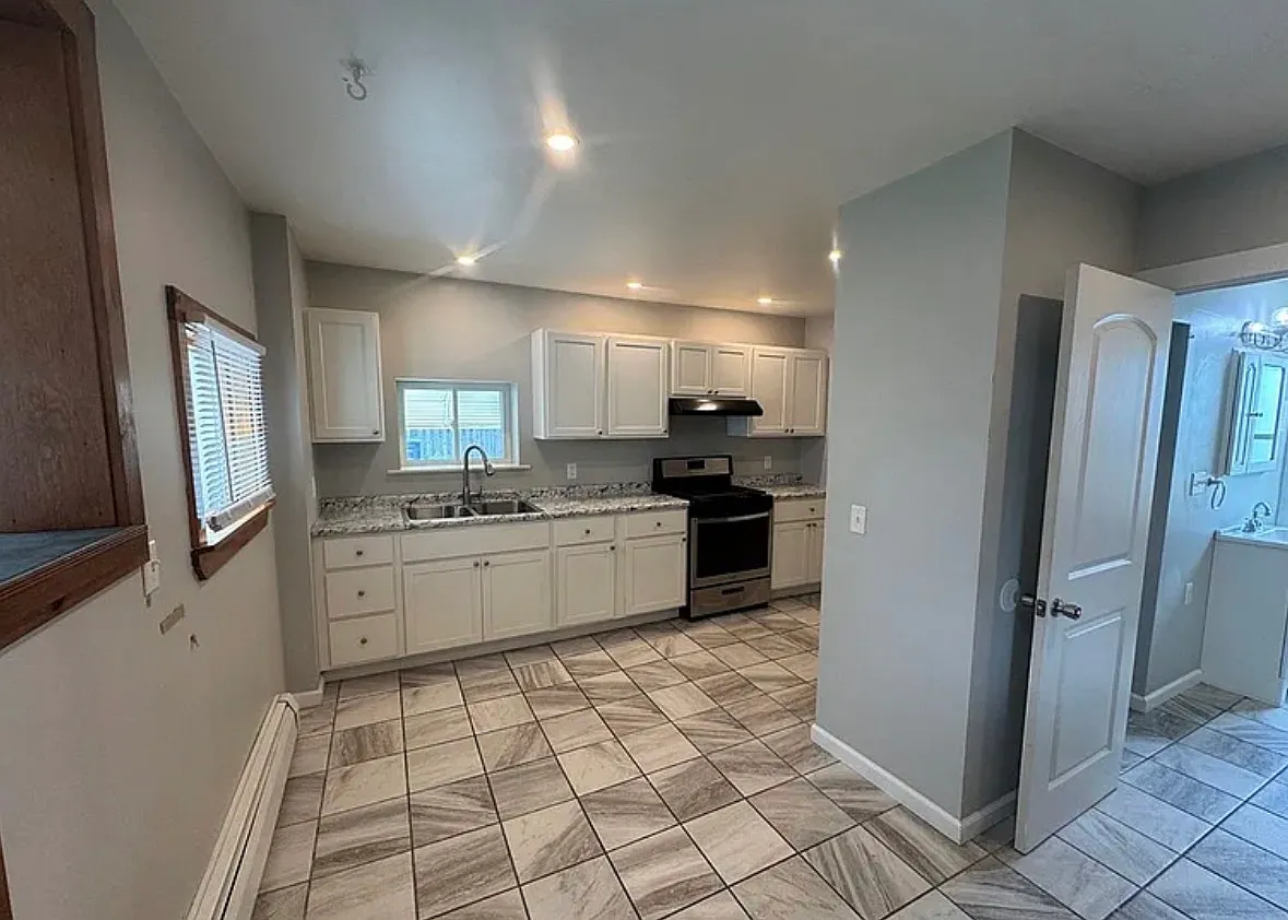 2 bed, 900 sqft, $1,400 — Photo 4
