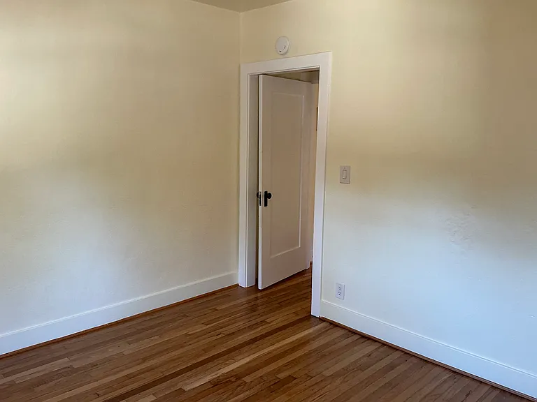 504 W Aliso St #1 — Photo 8