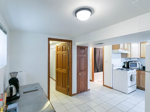 3rd image of 2043 N Leavitt St APT 1
