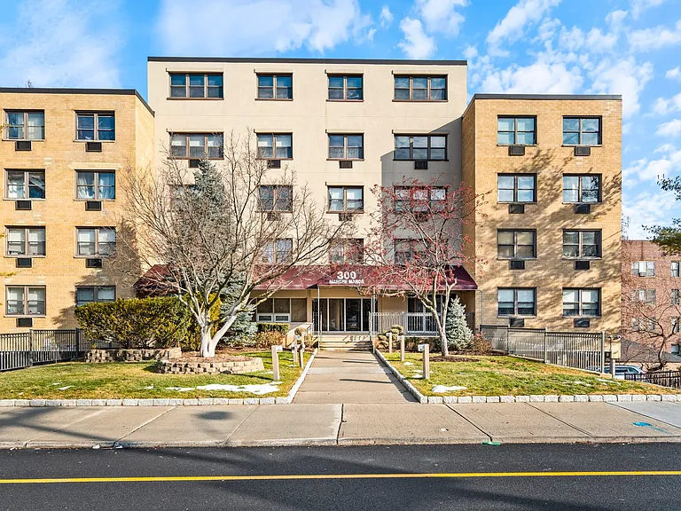 300 Lookout Ave #C4 — Photo 16