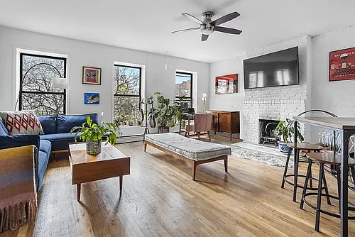 586 Pacific St #2A Photo 1