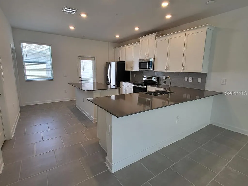 3 bed, 2.5 bath, 1636 sqft, $2,900 — Photo 2