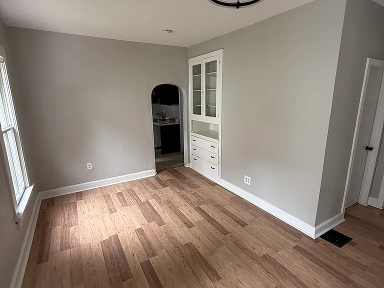 1720 Howard St — Photo 7