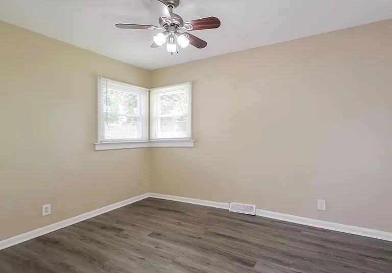 1233 S Lawler Ave — Photo 2