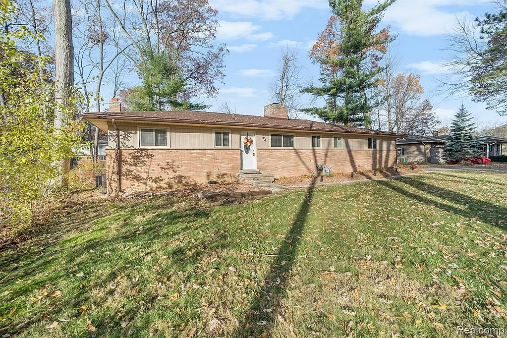 3 bed, 1.5 bath, 2000 sqft, $2,200 — Photo 2