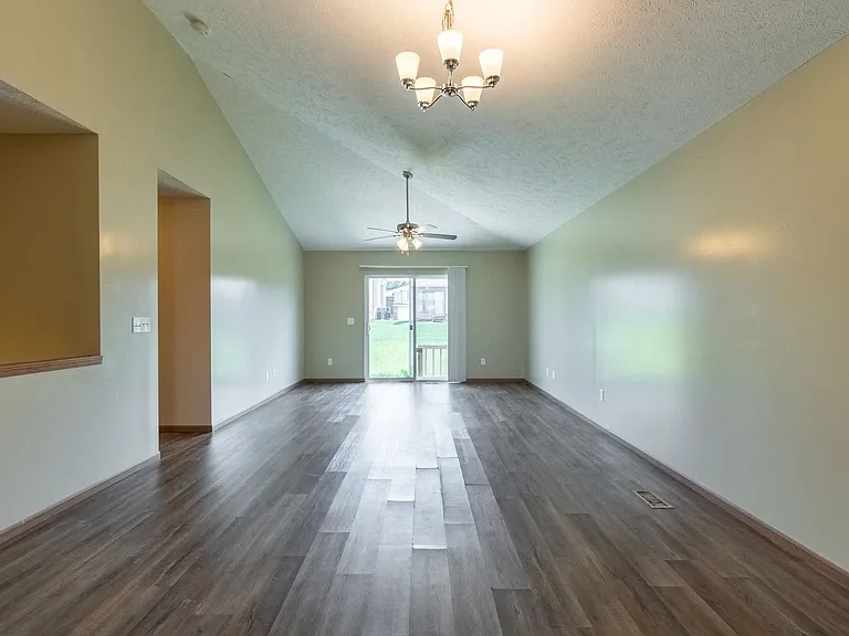 2849 W Rose St — Photo 4
