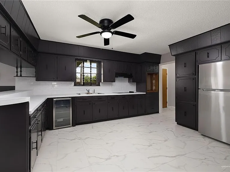 2409 Camellia Ave — Photo 6