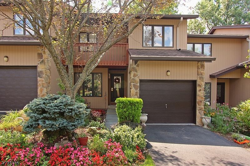 1st image of 46 Woodland Dr
