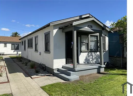 4218 Woodlawn Ave — Photo 1