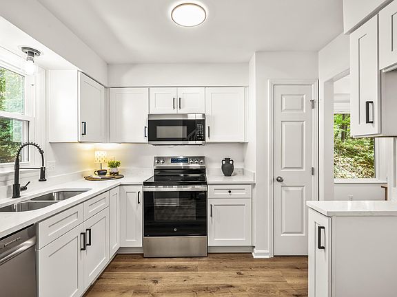 3rd image of 2037 Trexler Ct