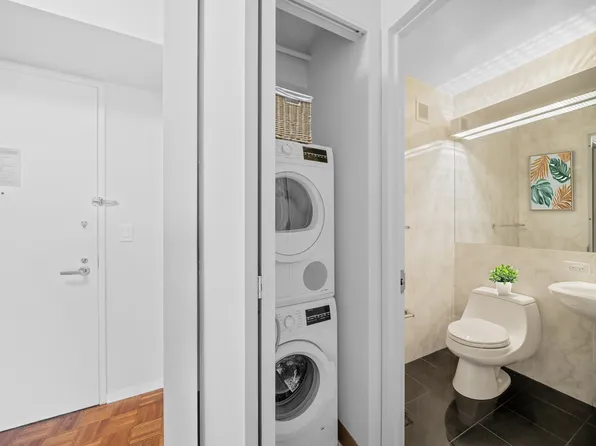 420 East 61st Street image 6 of 17