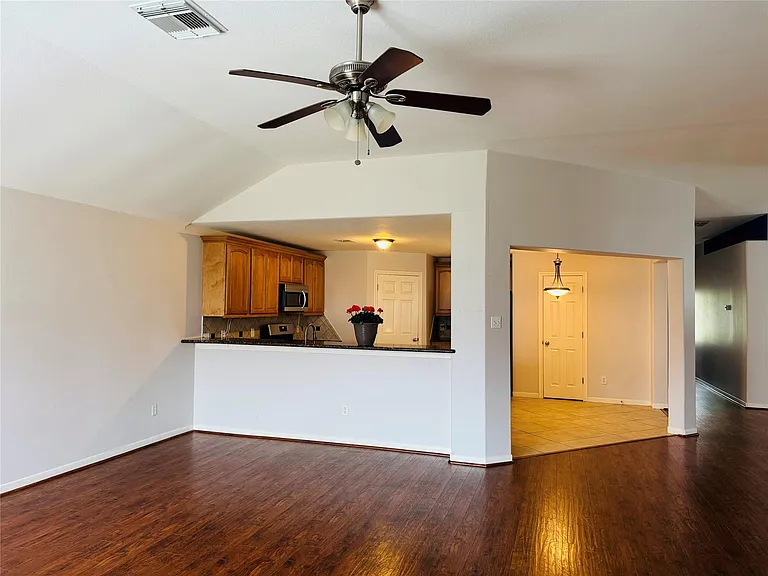 5935 Wildbriar Ln — Photo 5