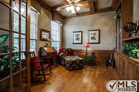 4th image of 2633 Elmbrook Dr